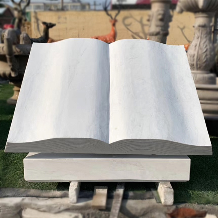 翻開的書本石雕